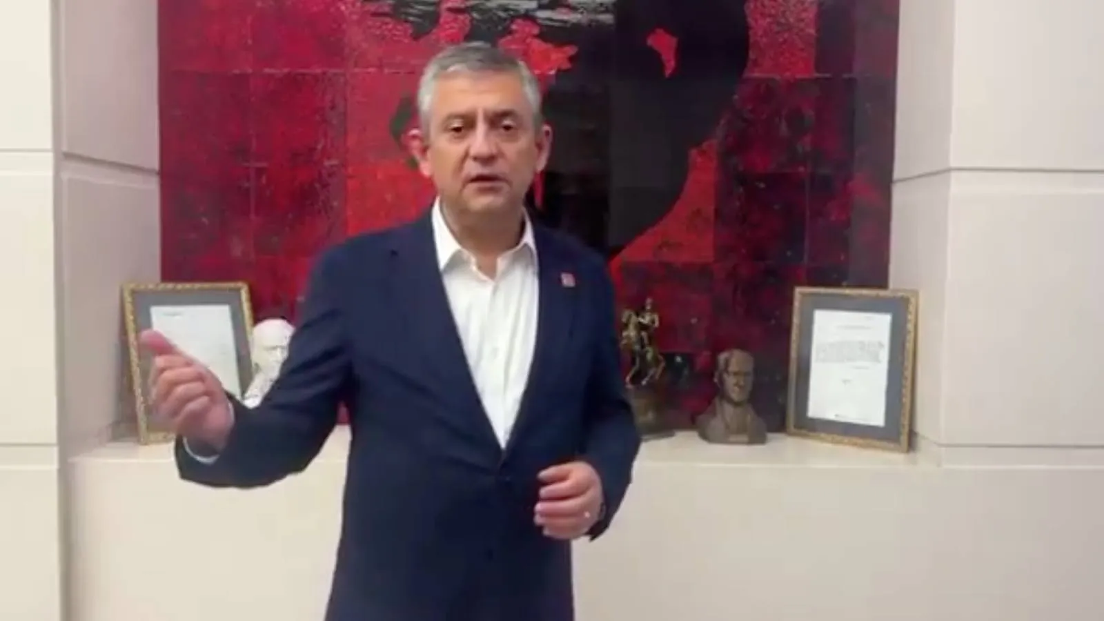 Özgür Özel: ‘Saldırı altındayız, direniş sürecek’