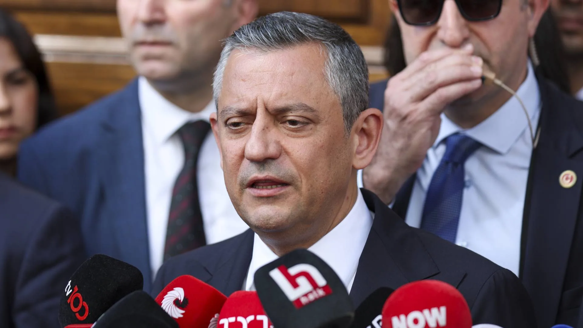 Özgür Özel: ‘Sokaktaki serseriden ders almayız’