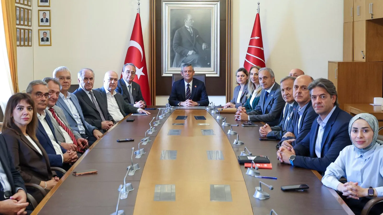Özgür Özel: Tüzüğe Müdahale Tanınmıyor!