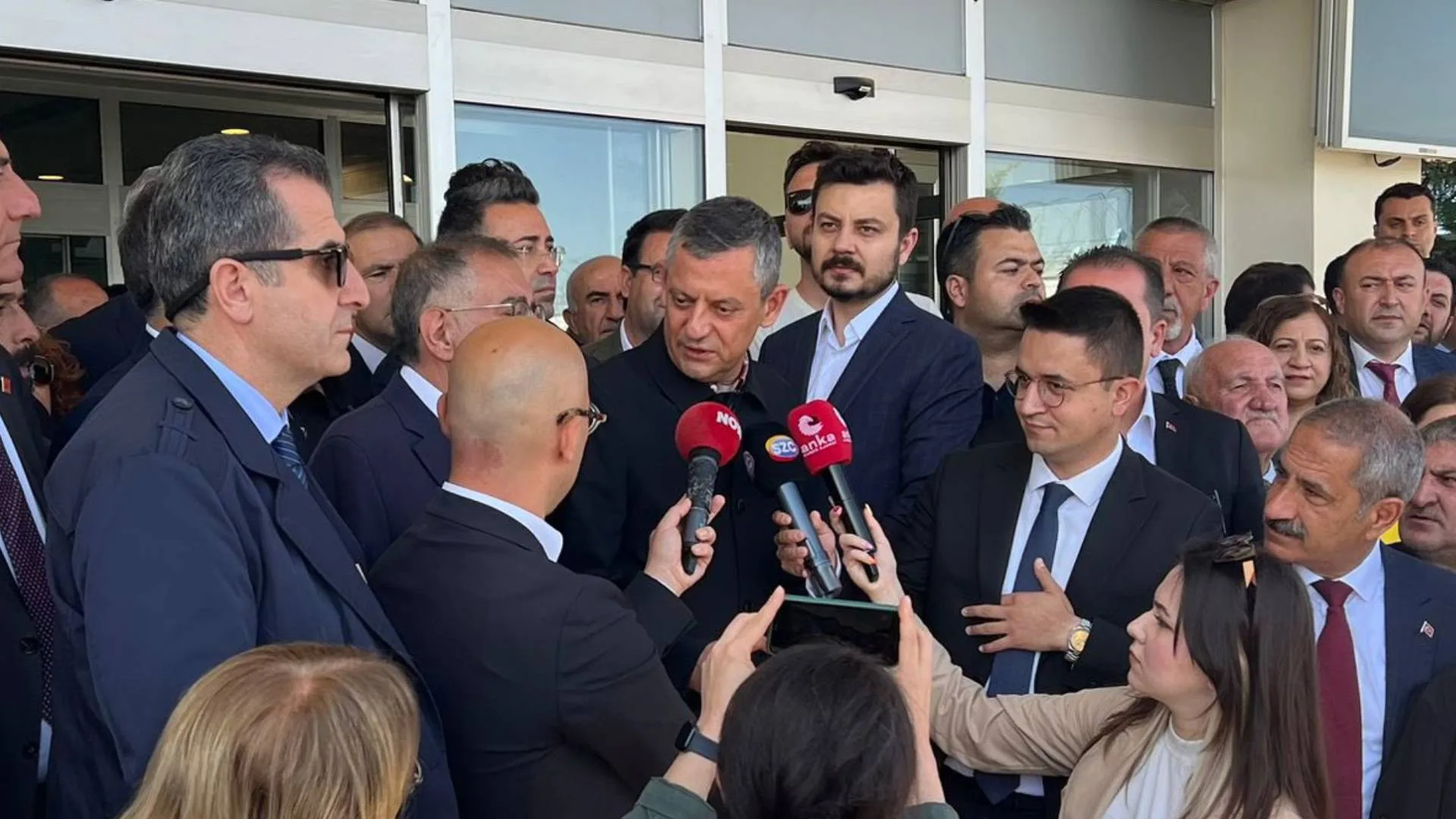 Özgür Özel, Van’da İmamoğlu İçin Haykırdı!