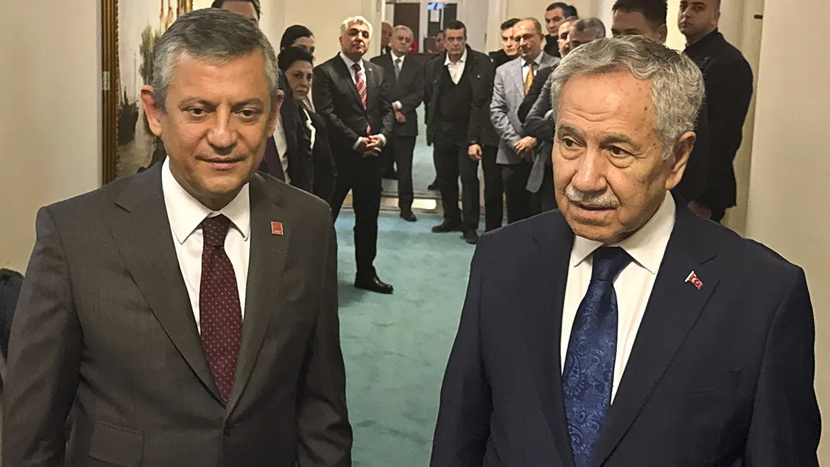 Özgür Özel ve Bülent Arınç’tan sürpriz görüşme! İBB davası sorusuna ilginç yanıt: “Güneşin altındaki her şey…” 2