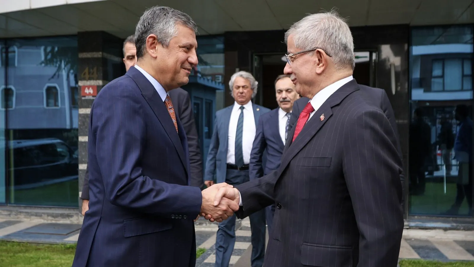Özgür Özel ve Davutoğlu’ndan Ara Seçim Vurgusu