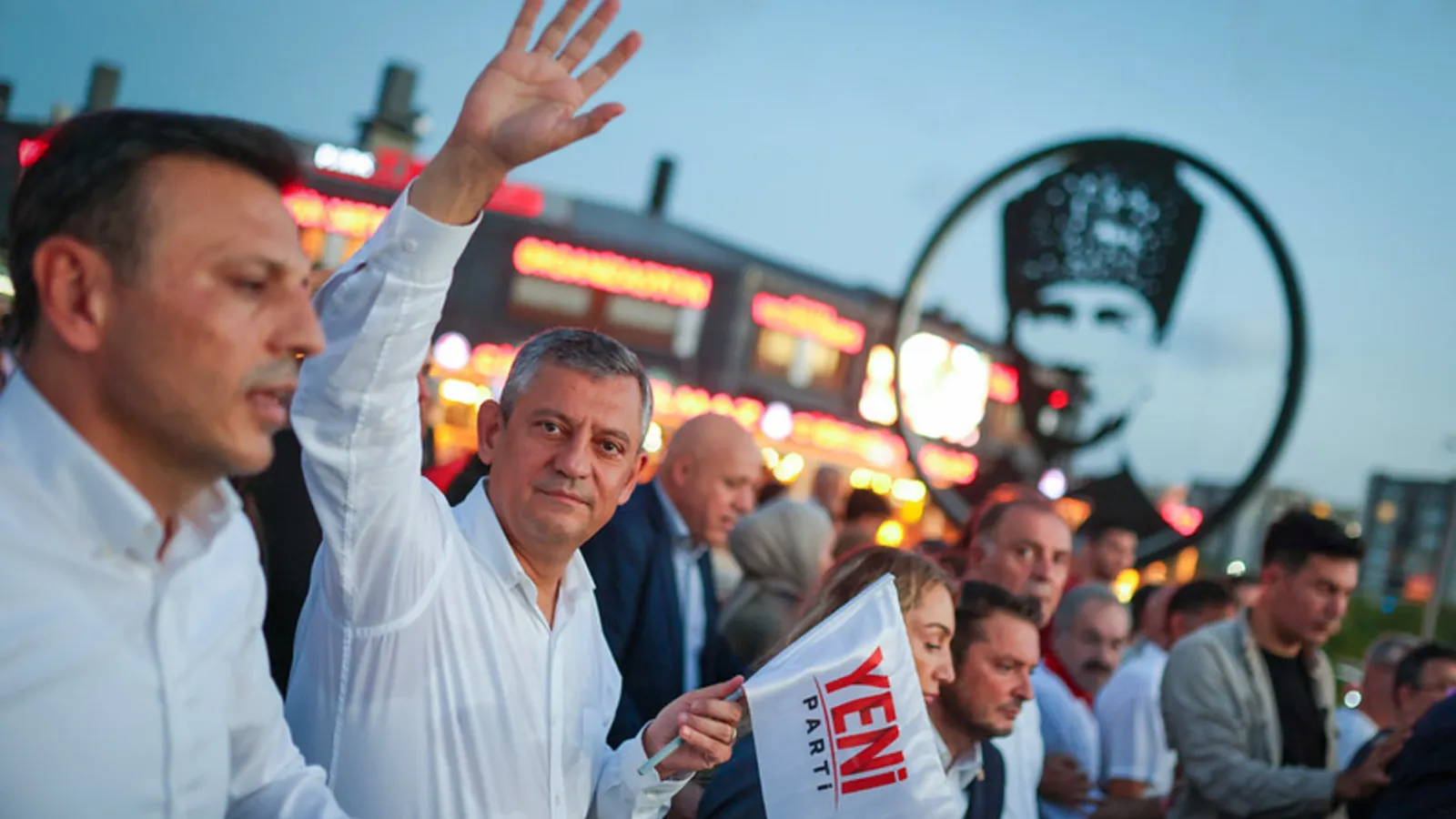 Özgür Özel ve Veli Ağbaba’nın Fezlekeleri Meclis’te!