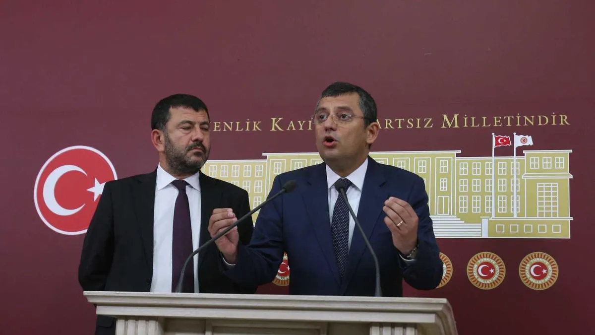 Özgür Özel ve Veli Ağbaba’nın WhatsApp Mesajları!