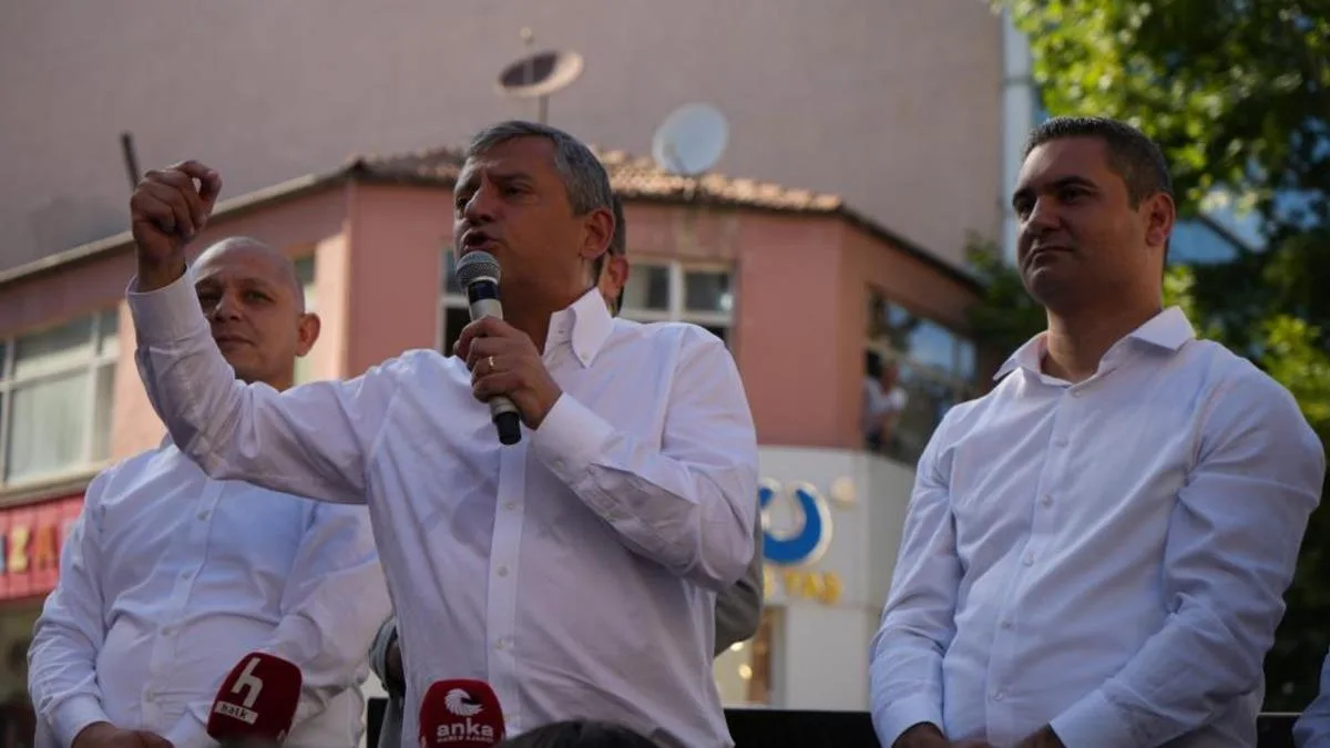 Özgür Özel: Yeni Parti Sinyali Verdi!