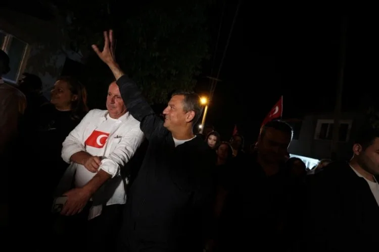 Özgür Özel, Zafer Yolu’nda Demokrasi İçin Yürüdü