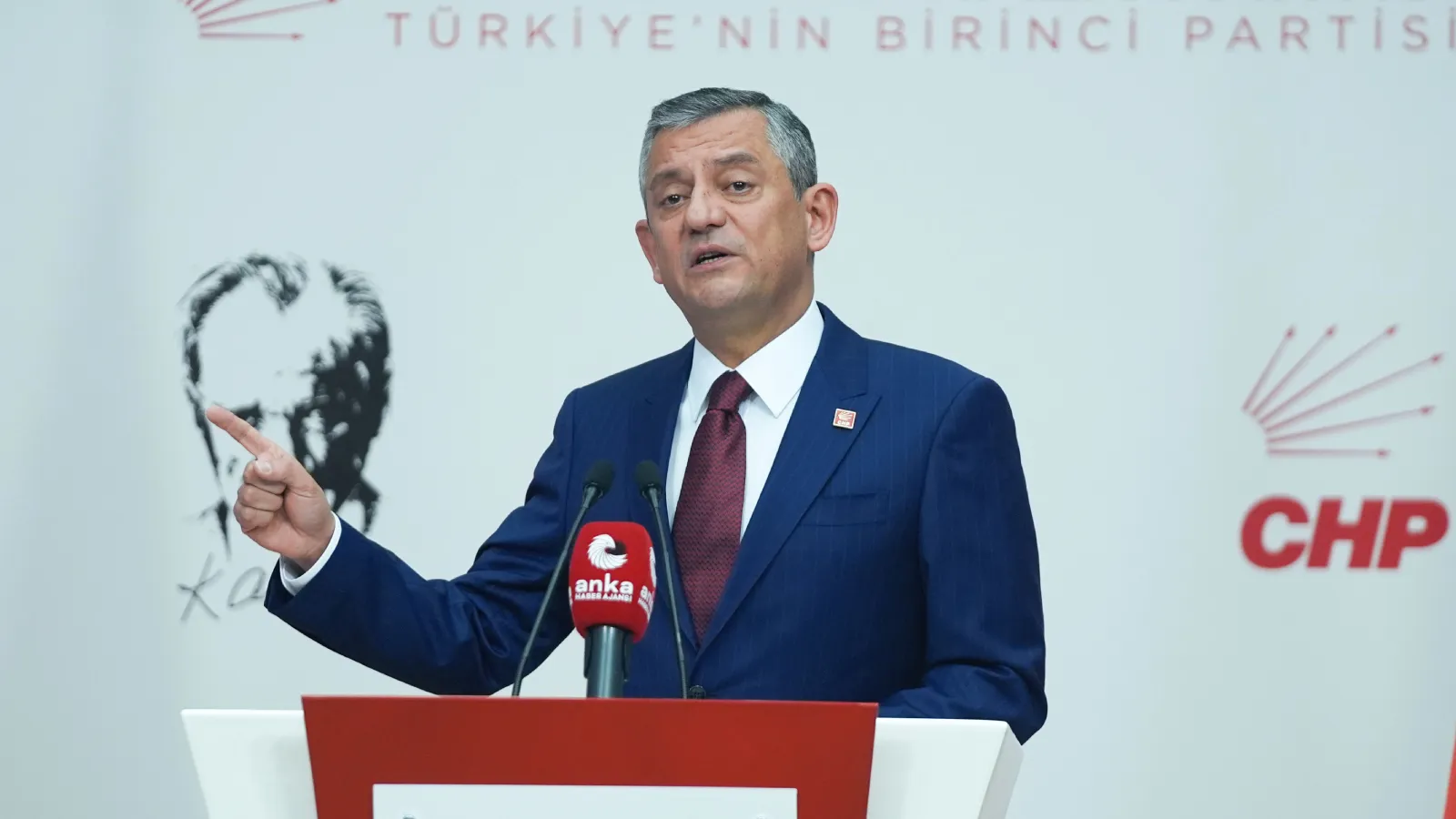 Özgür Özel: Zor Günlerde Birlikte Direniyoruz