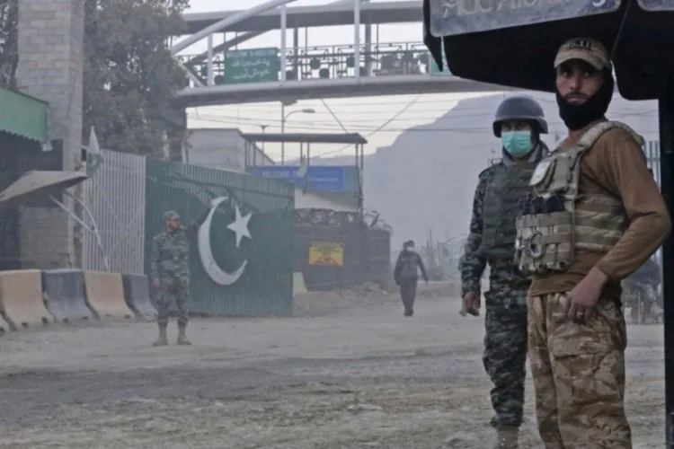Pakistan-Afganistan Sınırında Kanlı Çatışma!
