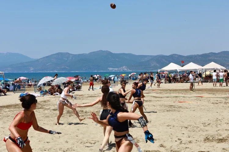 Pamucak’ta Heyecan Dolu Beach Flag Turnuvası
