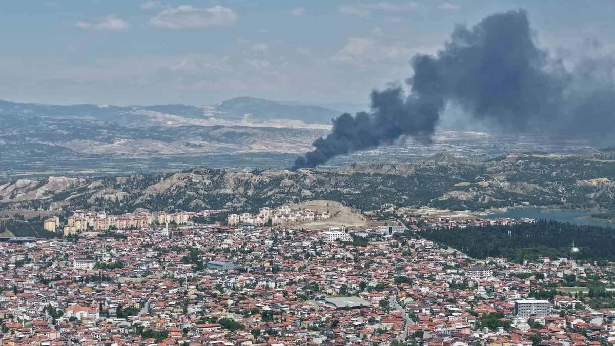 Pamukkale’deki Kauçuk Deposunda Yangın!