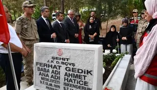 Şehit Başçavuş Ferhat Gedik mezarı başında anıldı