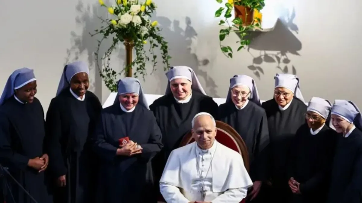 Papa’dan Huzurevindeki Yaşlılara Anlamlı Ziyaret