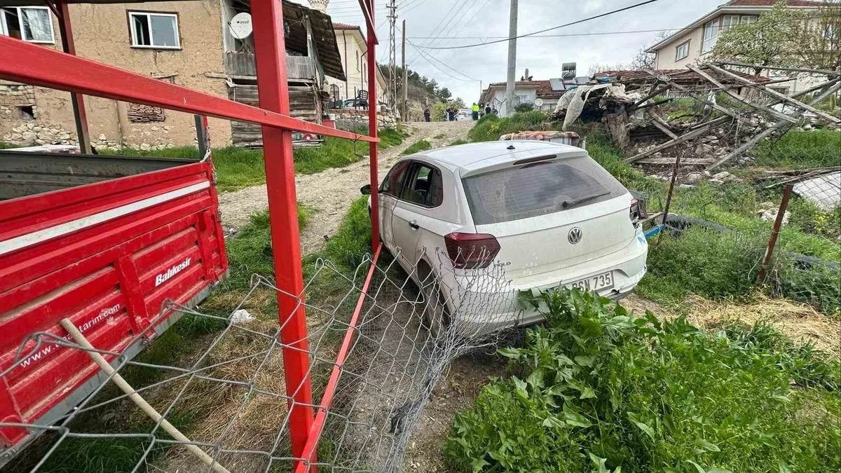 Park Halindeki Araç Kendiliğinden Hareket Etti!