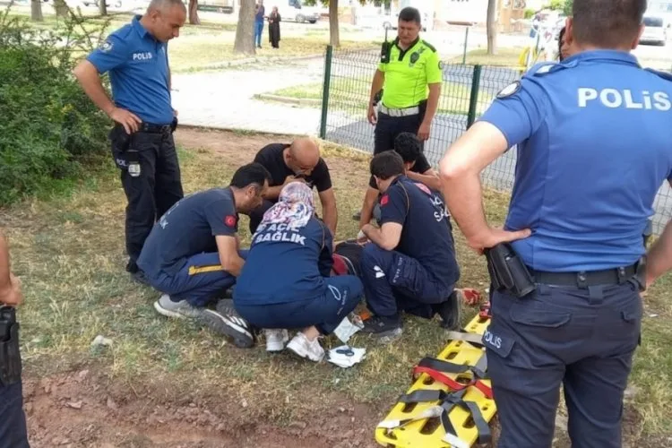 Parkta Kavga: Bıçaklı Saldırı ve Yaralı!