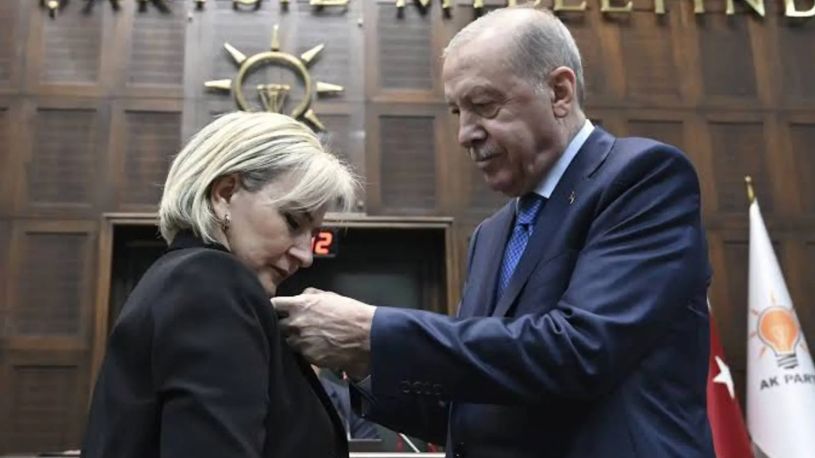Parti Değişikliklerinin Siyasi Dinamikleri