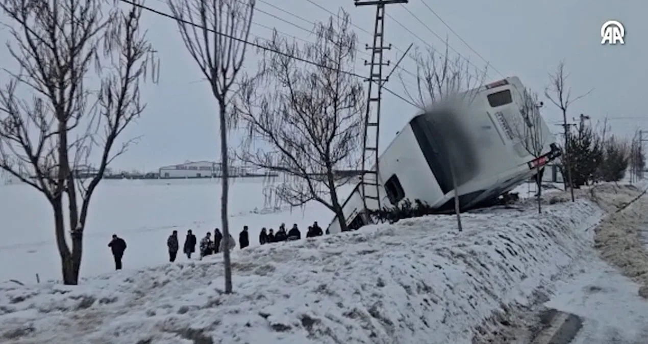 Patnos’ta Otobüs Devrildi: 16 Yaralı!