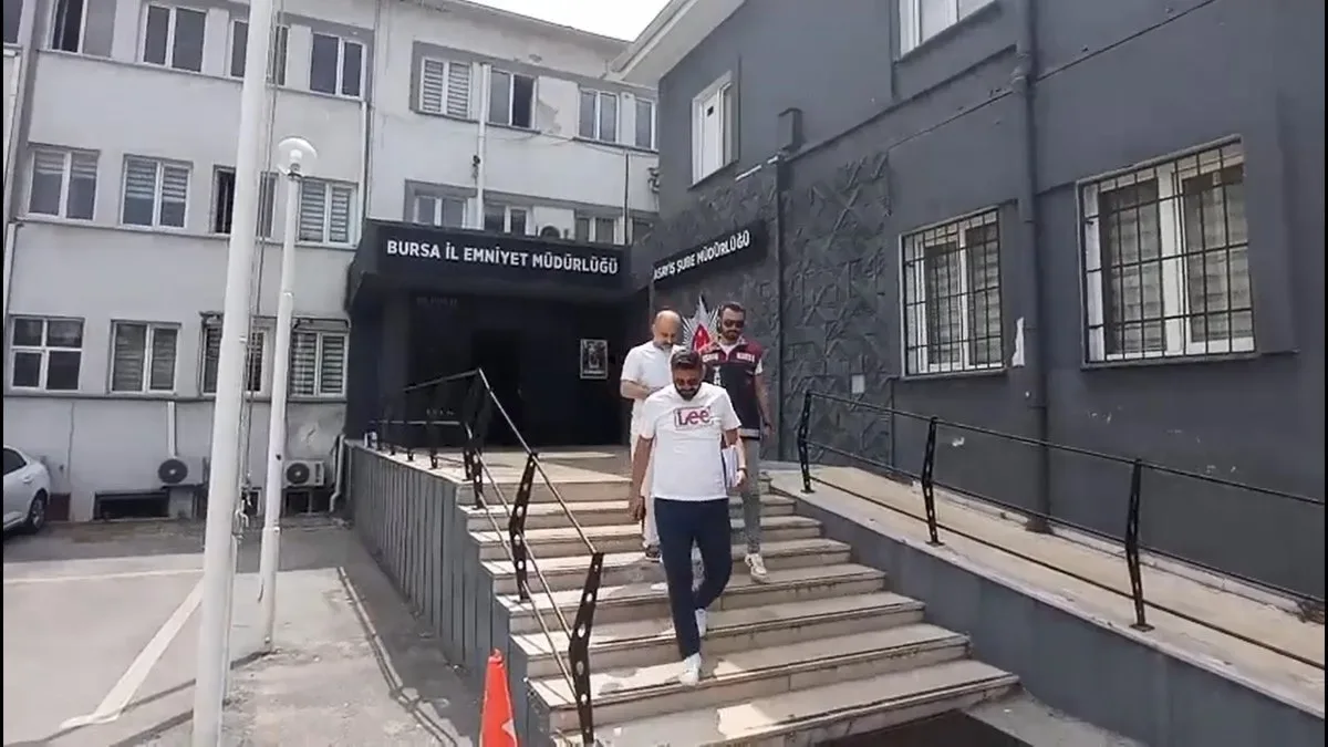 Patronu Çaycı Kadının Kredi Hesabını Ele Geçirdi!