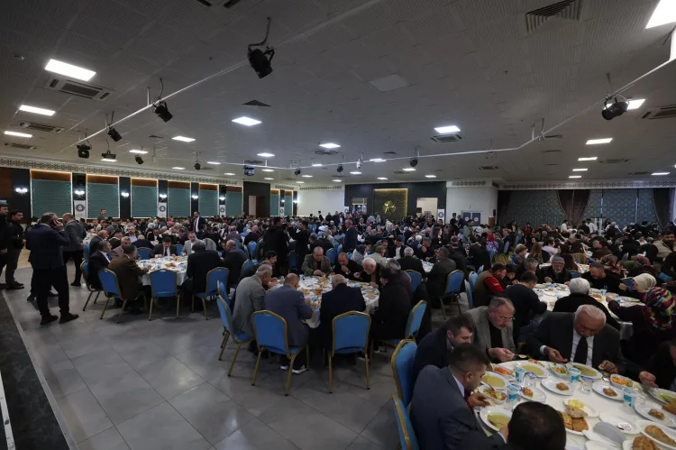 Pazarcılarla İftar: Başkan Büyükakın’a Destek