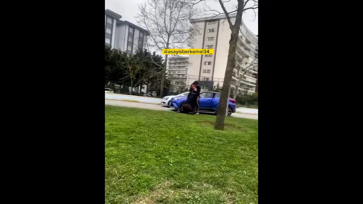 Yer: Pendik! 2 kadın sürücü saç saça baş başa kavgaya tutuştu: