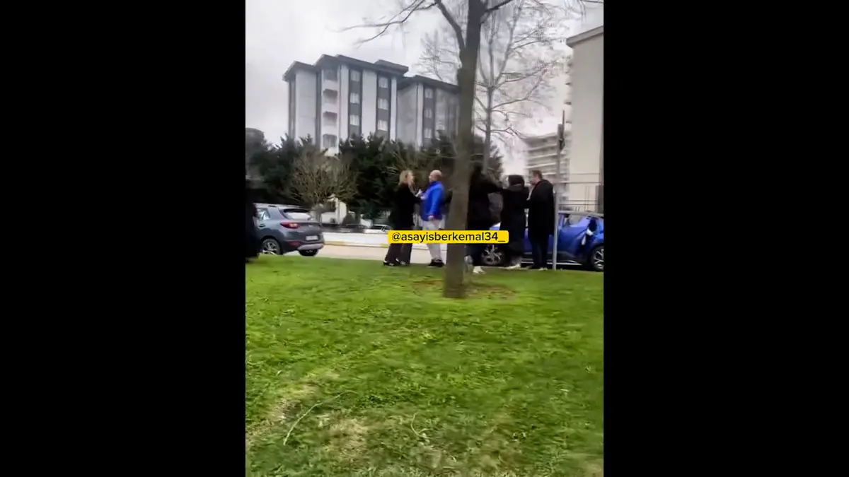 Yer: Pendik! 2 kadın sürücü saç saça baş başa kavgaya tutuştu: