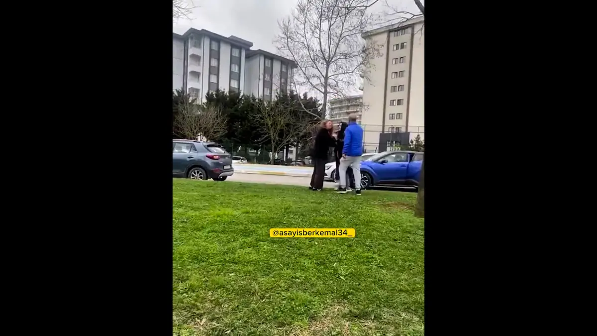 Yer: Pendik! 2 kadın sürücü saç saça baş başa kavgaya tutuştu: