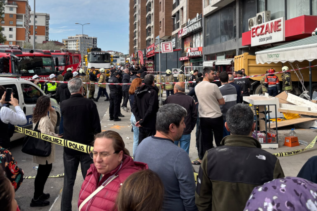 Pendik’te hafriyat kamyonu eczaneye daldı! Bölgeye çok sayıda ekip sevk edildi