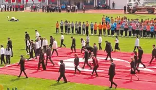 23 Nisan'da yere serilen bayrak görüntüsü olay oldu! Gerçek ise...