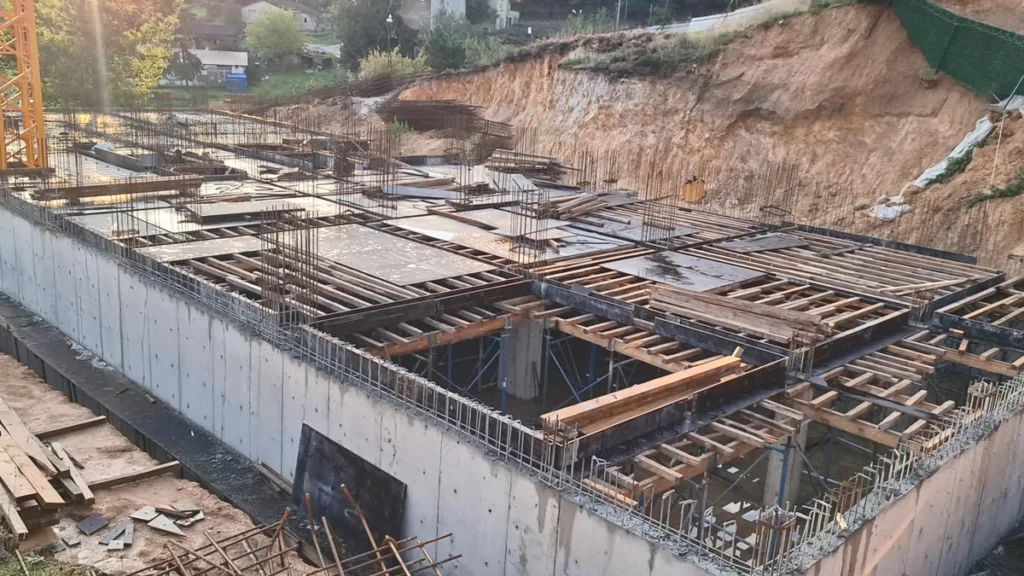 Pendik’te Toprak Kayması Apartmanı Boşalttı