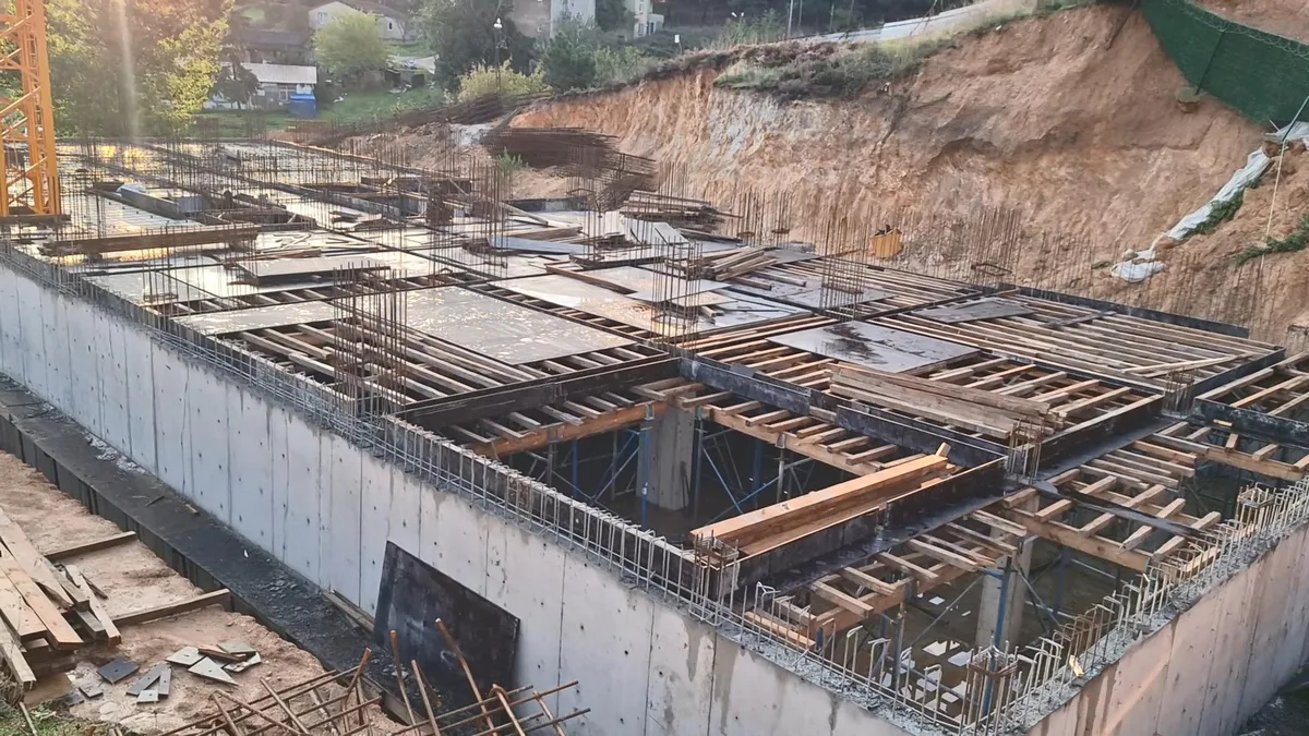 Pendik’te Toprak Kayması Apartmanı Boşalttı