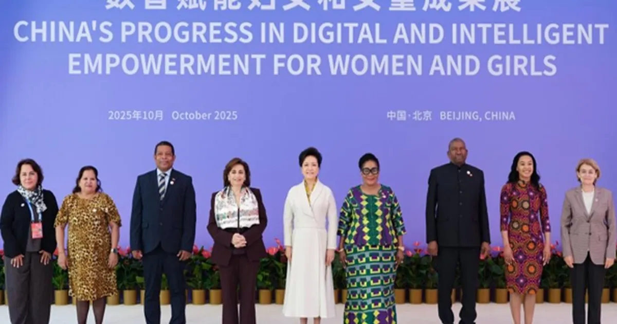Peng Liyuan’dan Kadınlar İçin Teknoloji Çağrısı
