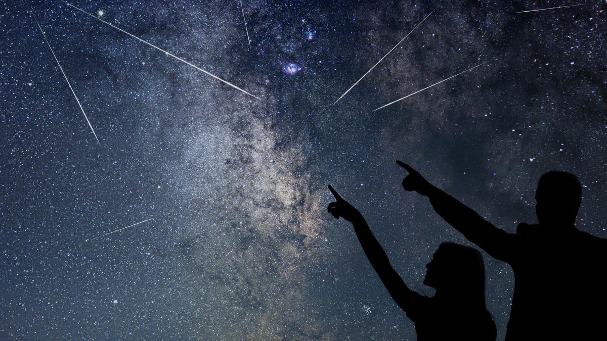 Perseid Meteor Yağmuru Gecesi: Gökyüzü Şenliği!