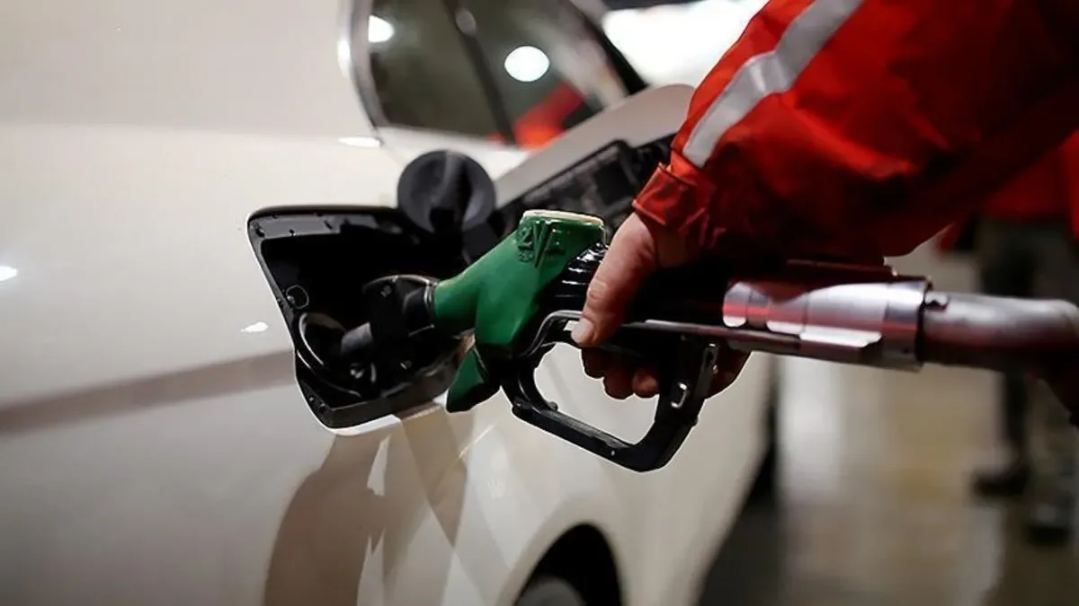 Petrol Fiyatları Düşerken Akaryakıtta İndirim