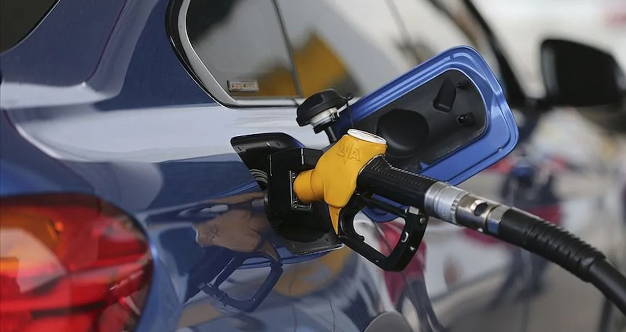 Petrol Fiyatları Düşüyor: Akaryakıta İndirim!