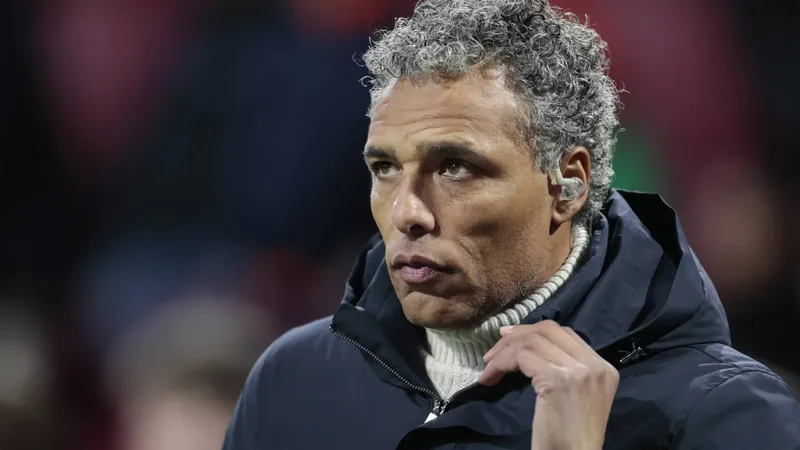 Pierre van Hooijdonk, İstifa Etti: Transfer İddiaları