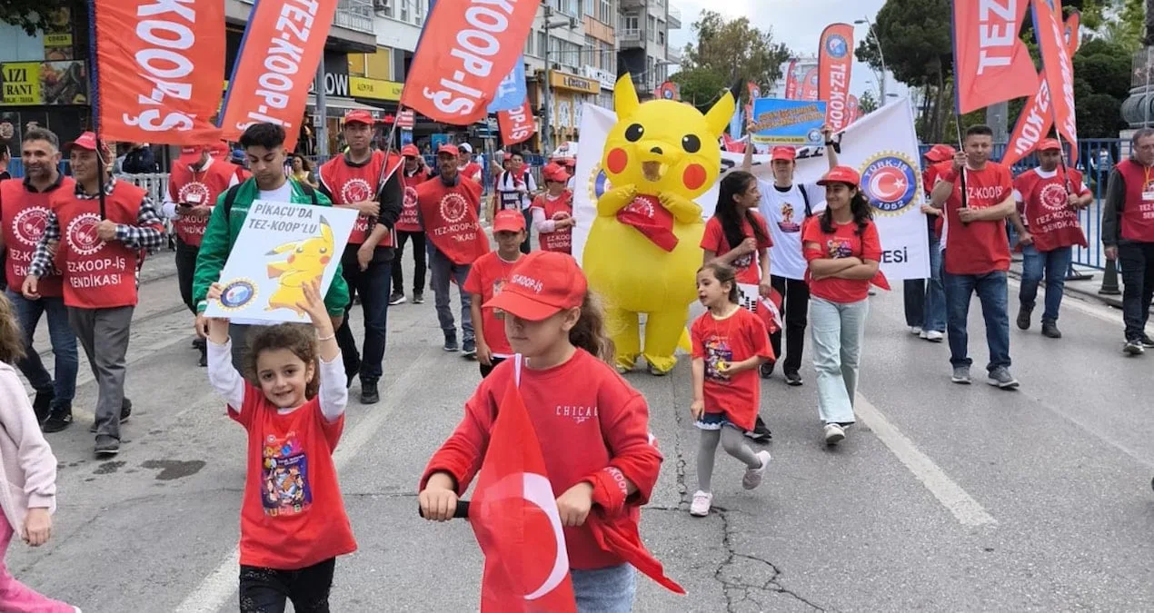 Pikachu Kostümüyle 1 Mayıs Coşkusu Antalya’da!