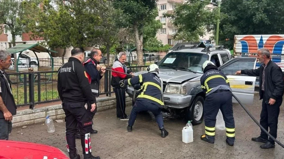 Pikap yangını itfaiye tarafından söndürüldü!