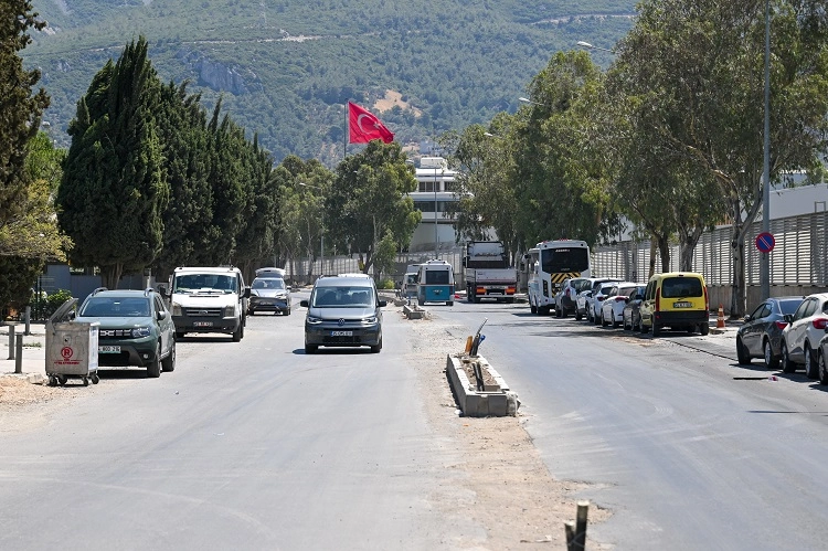 Pınar Caddesi Modernleşiyor, Bornova Yeni Yüze Kavuşuyor!