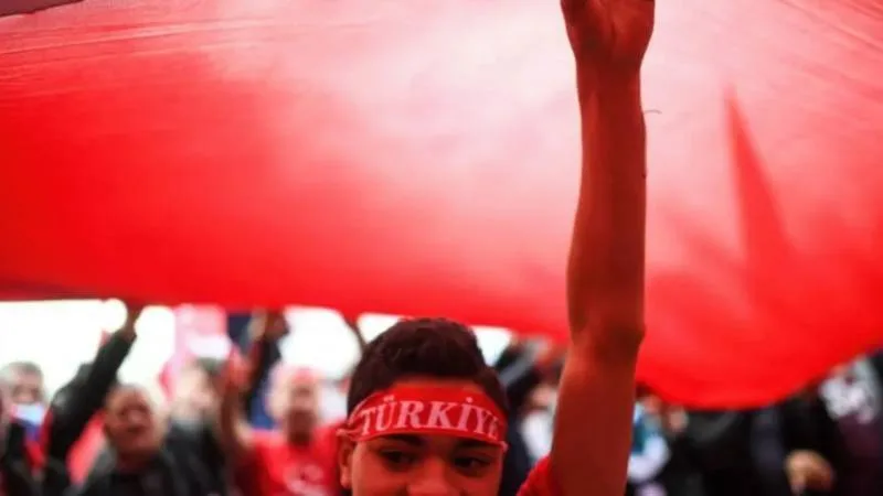 PKK Silahlı Mücadeleyi Bırakıyor, Tepkiler Karşıtı!