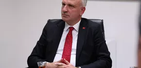 Azerbaycanlı gazeteciden Oktay Saral için hadsiz çıkış Tepkiler çığ gibi büyüdü
