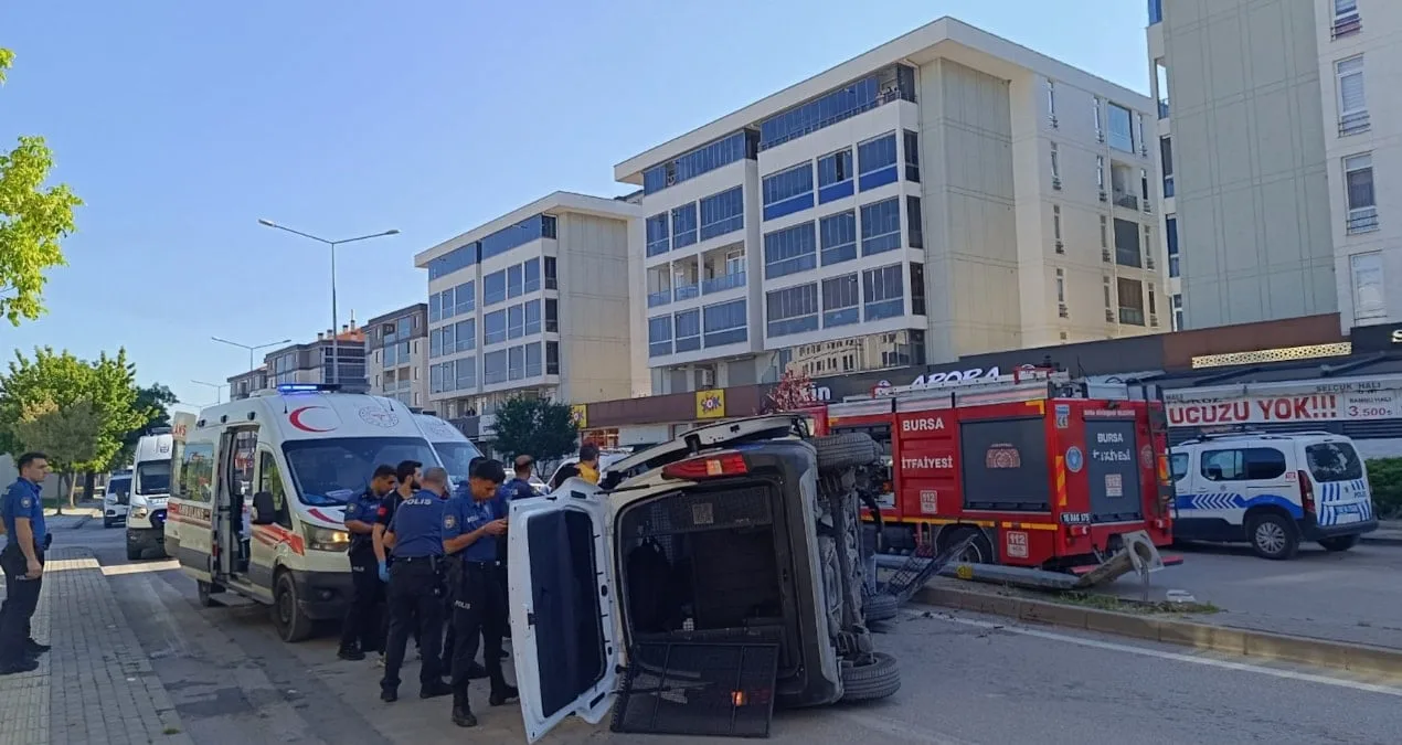 Polis aracında korkunç kaza: 5 yaralı!