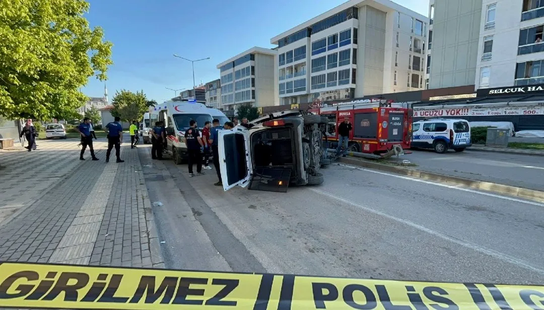 Polis Ekipleri Kadına Şiddet İhbarında Kaza Geçirdi