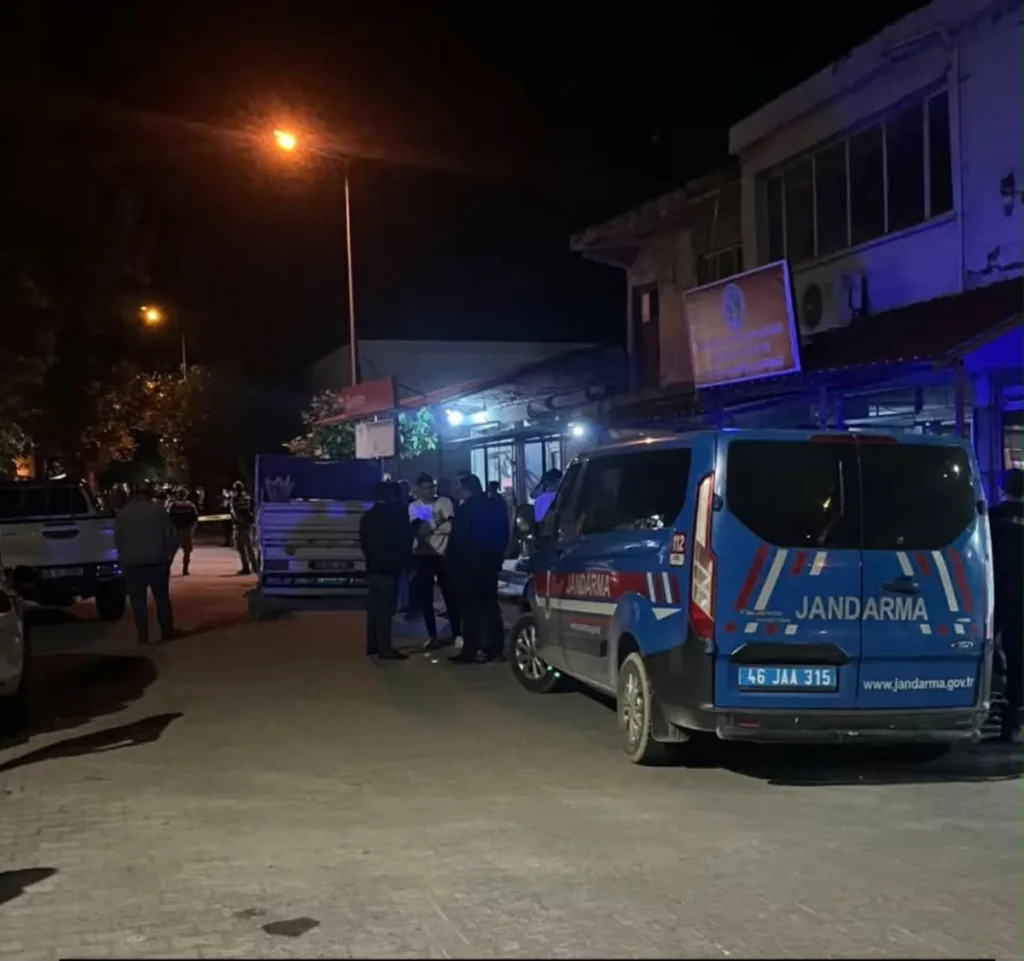 Polis Memuru Kavga Ayırırken Hayatını Kaybetti