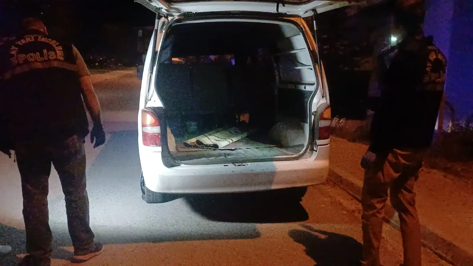 Polis Memuruna Çarpan Sürücü Kaçtı!