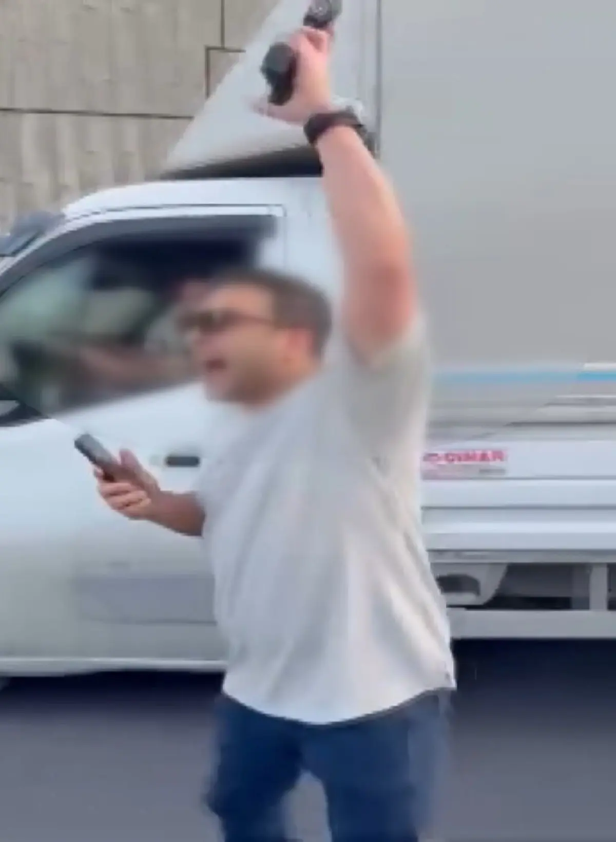 Beşiktaş ta hareketli anlar kamerada! Polis memuru yol kesti: Havaya ateş açtı 6