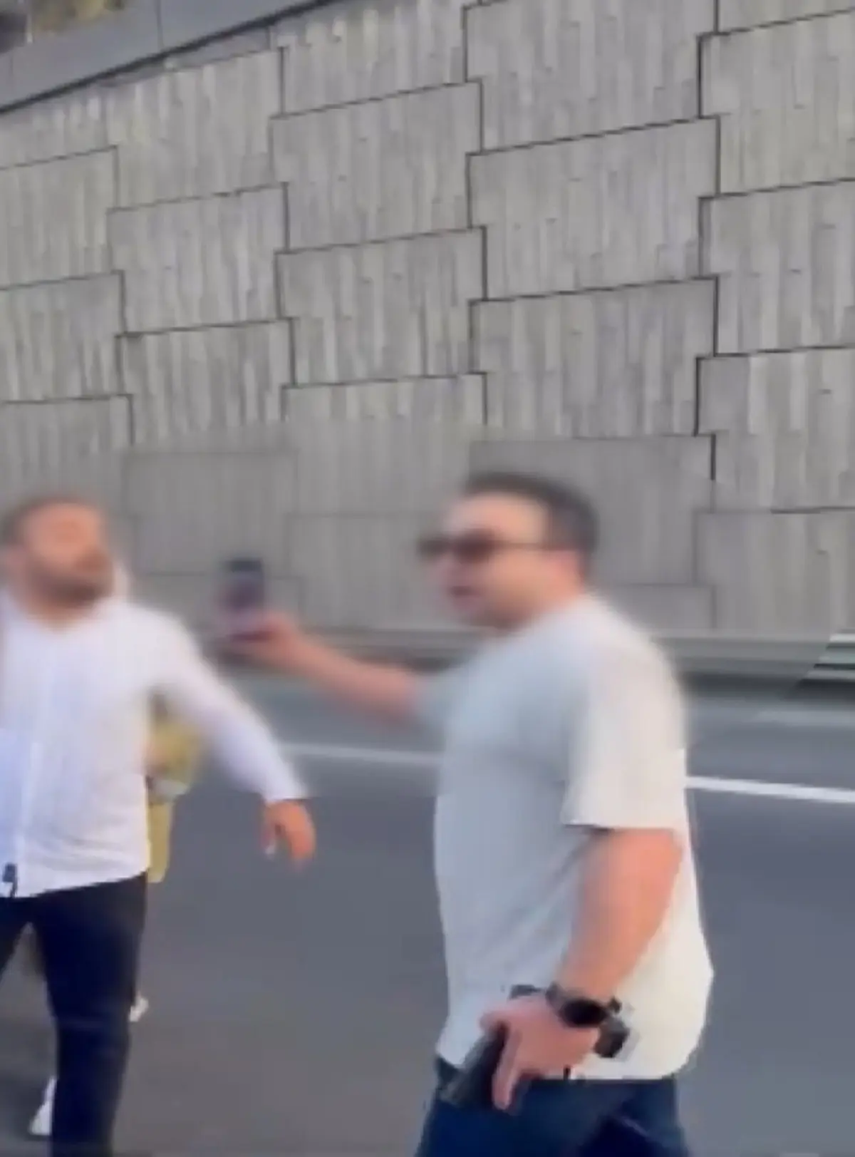 Beşiktaş ta hareketli anlar kamerada! Polis memuru yol kesti: Havaya ateş açtı 5