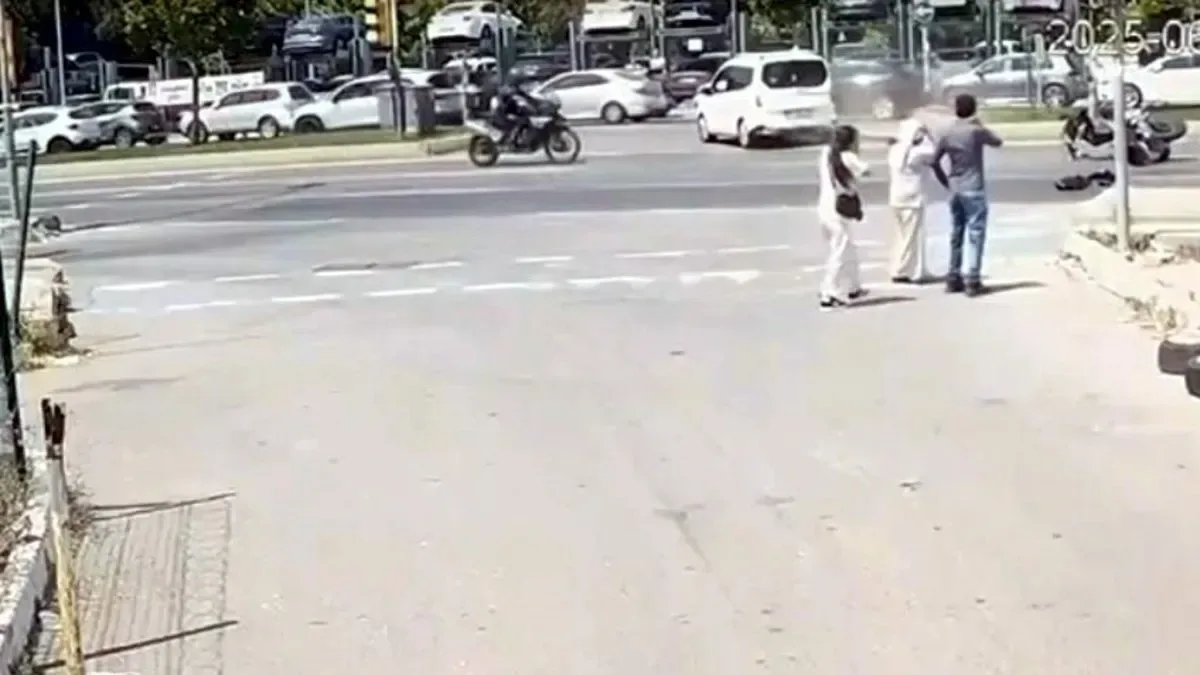 Polis Motoruna Dönüş Yapan Araç Çarptı!