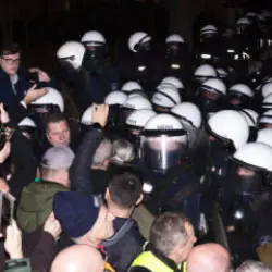 Gece yarısı Polonya karıştı! Cumhurbaşkanı ülkeden ayrılınca, hükümet operasyon başlattı..