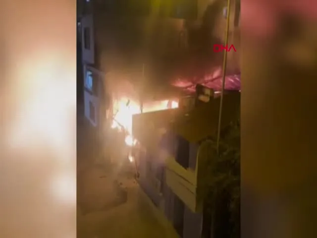 İki katlı prefabrik ev, yangında küle döndü