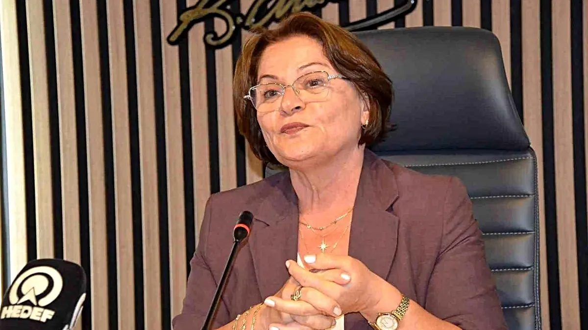 Törende isim okuma krizi yaşandı, Belediye Başkanı Hatice Gencay protokole sırtını döndü 3