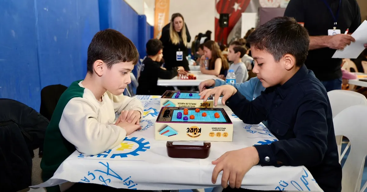 Protokol Öğrencilerle Strateji Turnuvasında Buluştu